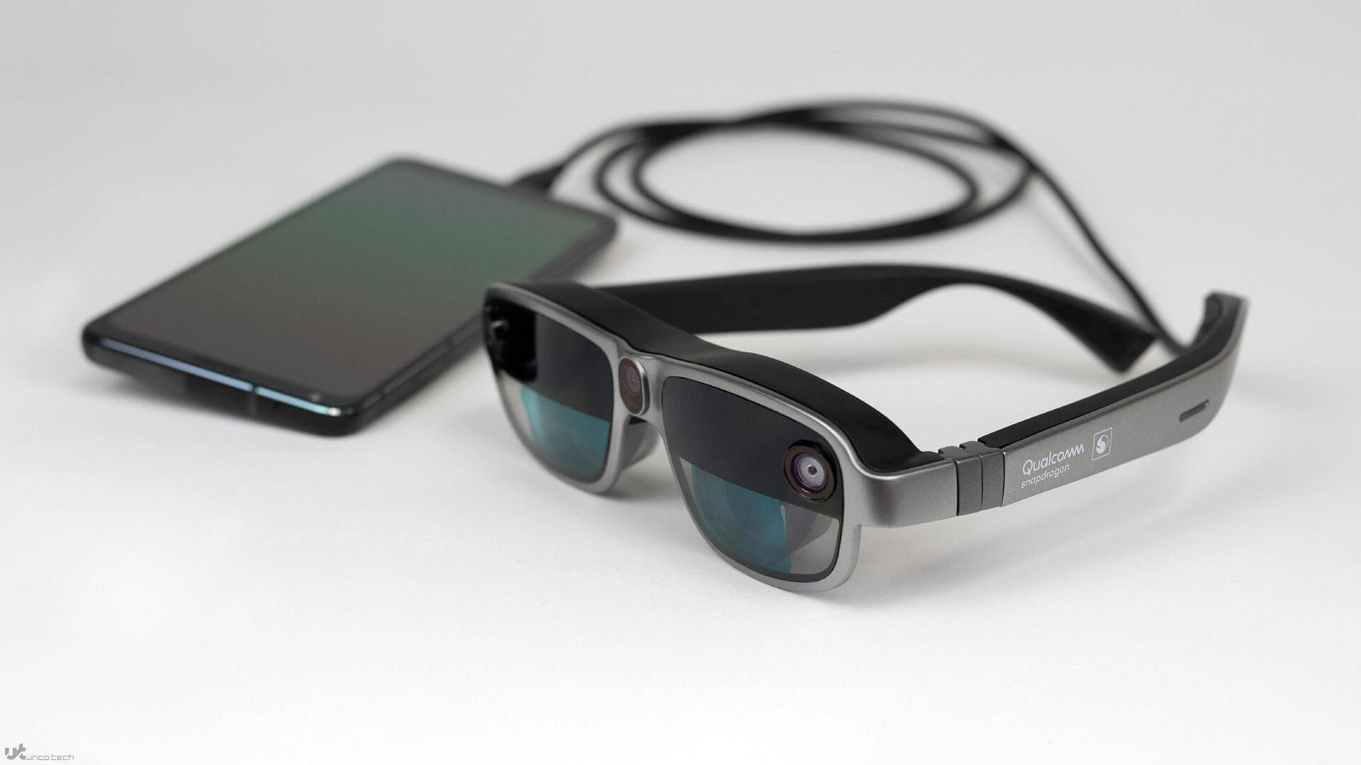 1614103154 qualcomm ar headset smart viewer - با عینک واقعیت افزوده AR Smart Viewer جدید Qualcomm صفحه های مجازی را به دیوار واقعی بچسبانید