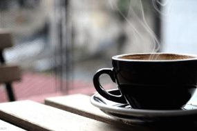 1613664503 coffee 2 285x190 - بیماری قلبی دارید؟ قهوه و چای سبز بنوشید!