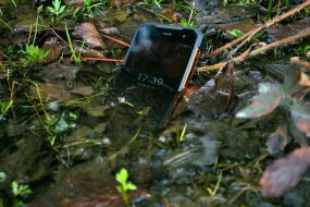 1625750135 wet smartphone 1280x720 1 285x190 - نرم افزار اندروید برای آزمایش مقامت گوشی در مقابل آب