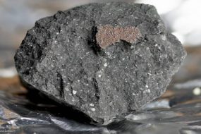 1626624904 meteorite resize md 1 285x190 - شهاب سنگ نادر انگلستان به قدمت منظومه شمسی