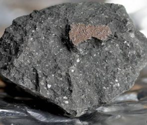 1626624904 meteorite resize md 1 295x250 - شهاب سنگ نادر انگلستان به قدمت منظومه شمسی