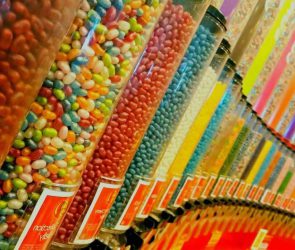 1615992446 candy machines main uns 1280x720 1 295x250 - تحقیقات نشان داده تولید چربی در کبد با مصرف قند، سریع تر از حد انتظار اتفاق می افتد