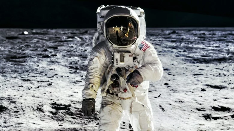 فرود آپولو 11 روی ماه
