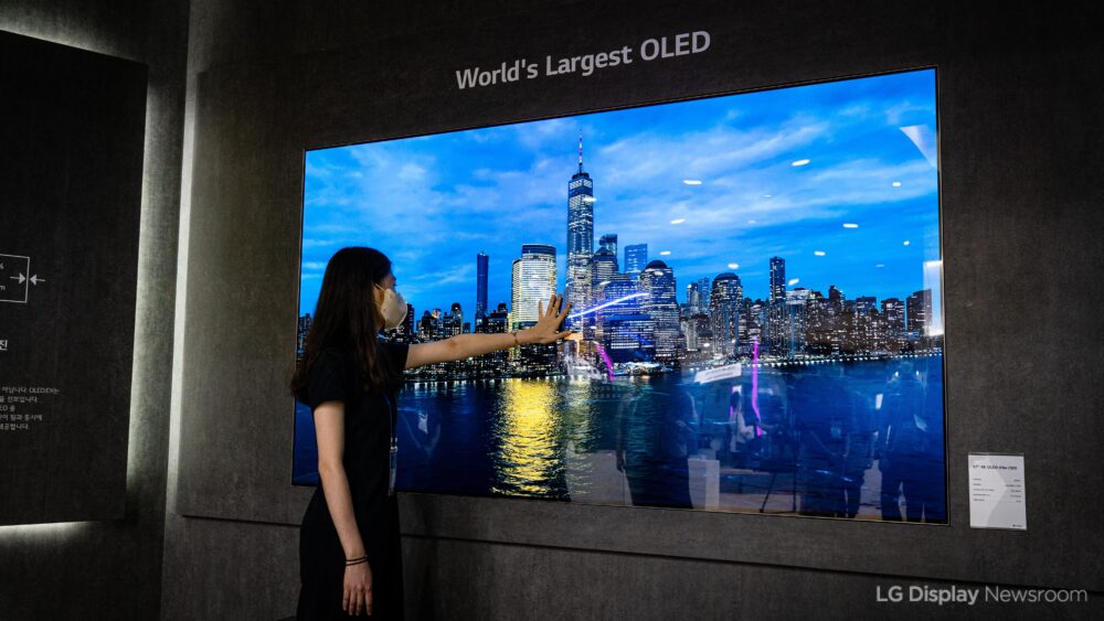 رونمایی از پنل OLED 97 اینچی توسط LG با قابلیت لرزش