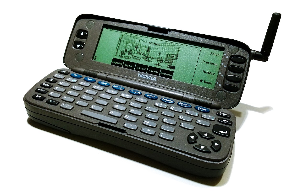 Nokia Communicator 9000 Opened 01 - تحول چشم گیر تلفن های همراه از گذشته تا به حال