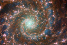 ad5dae80 2886 11ed b55e 7151dee5961e 285x190 - همکاری تلسکوپ فضایی هابل و جیمز وب برای به نمایش گذاری تصاویر خیره کننده از کهکشان فانتوم