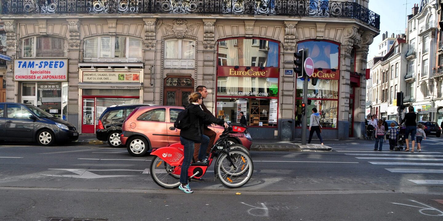 دولت فرانسه برای جایگزینی خودرو با دوچرخه به شهروندان یارانه 4000 یورویی می دهد