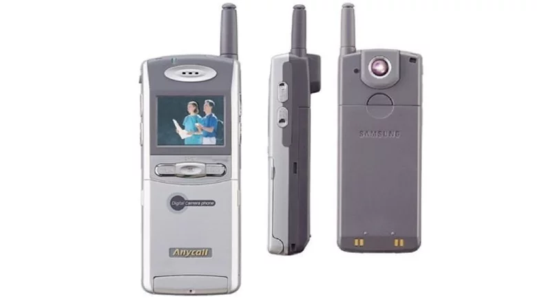the first camera phone 1659282464 - تحول چشم گیر تلفن های همراه از گذشته تا به حال