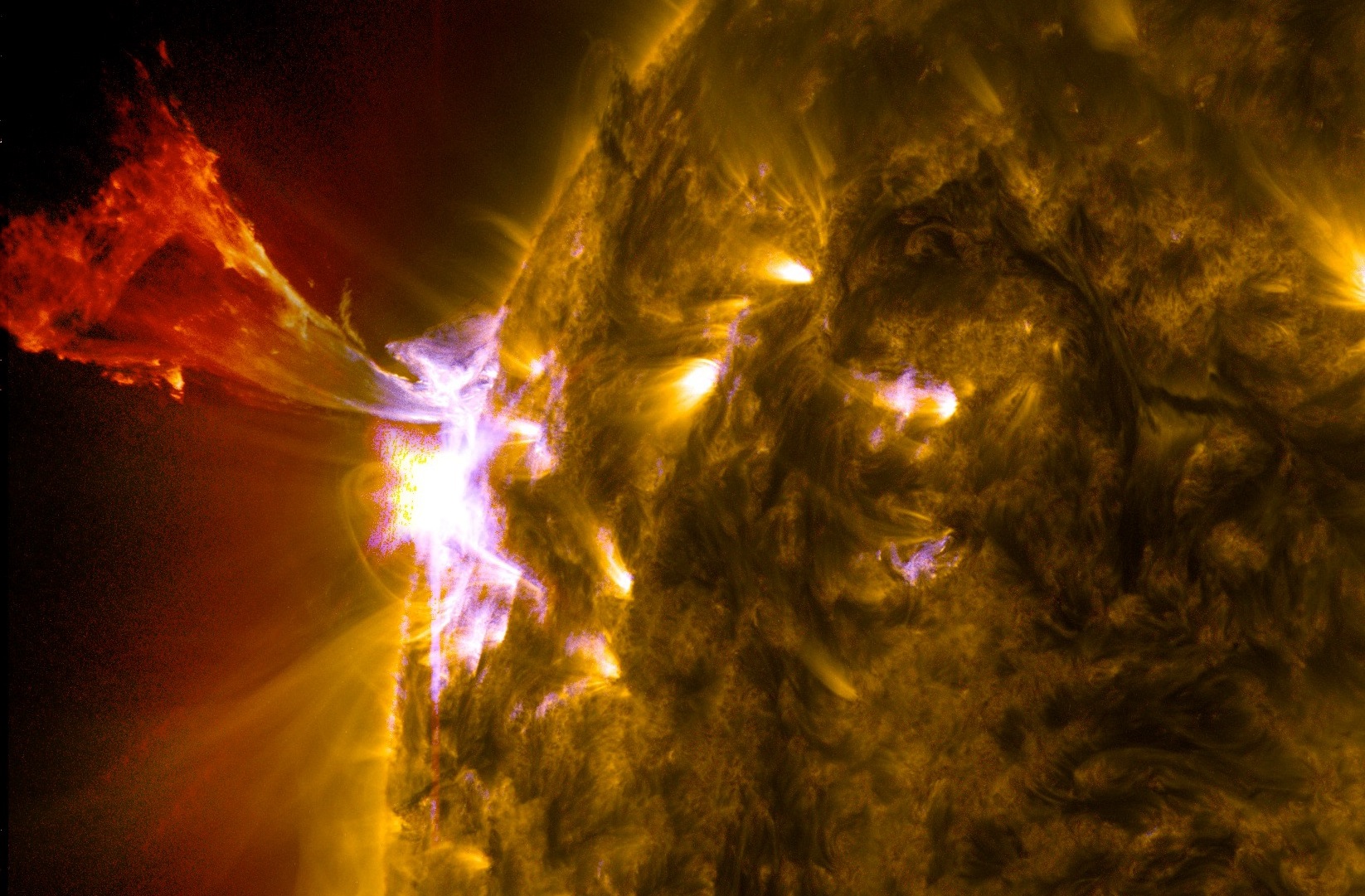 solar flare - طوفان های خورشیدی چگونه زمین را تحت تاثیر قرار می دهند