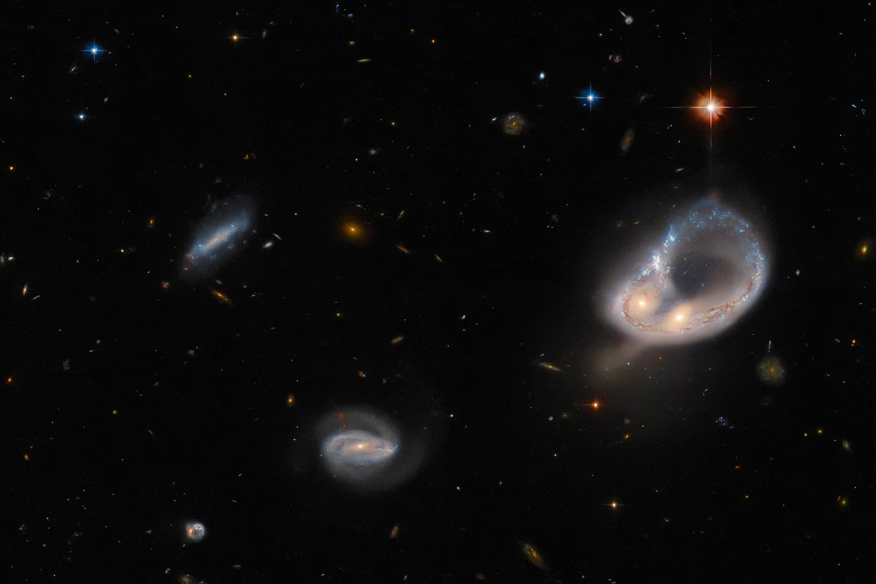 کشف دو کهکشان درحال برخورد توسط هابل